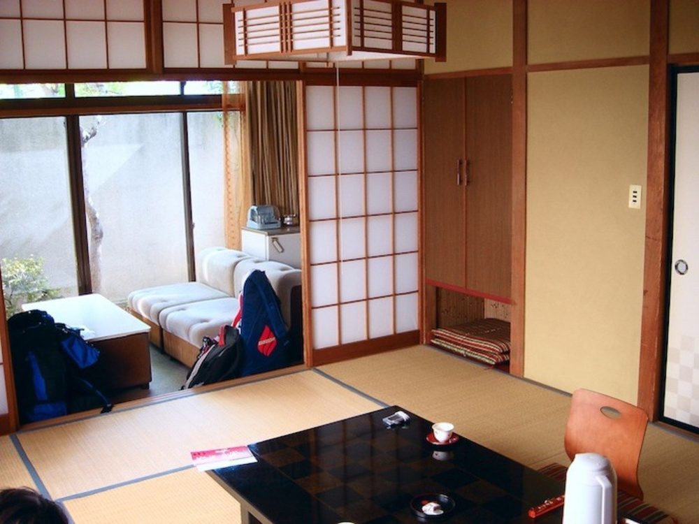 Calm room with sliding paper screens, low table and soft daylight